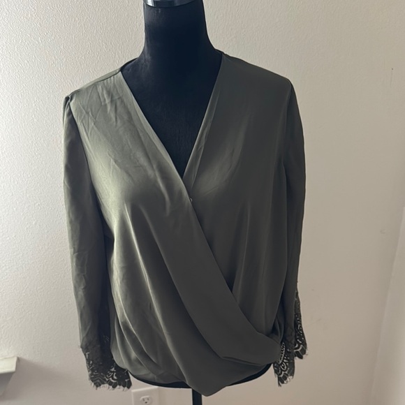 IZ Byer olive green Surplice V neck draped hi low 3/4 sleeves lace detailing XL - Picture 1 of 5